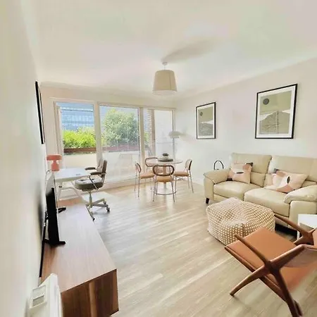 아파트 Luxury Top Location Rds, Aviva 5 Min Walk *